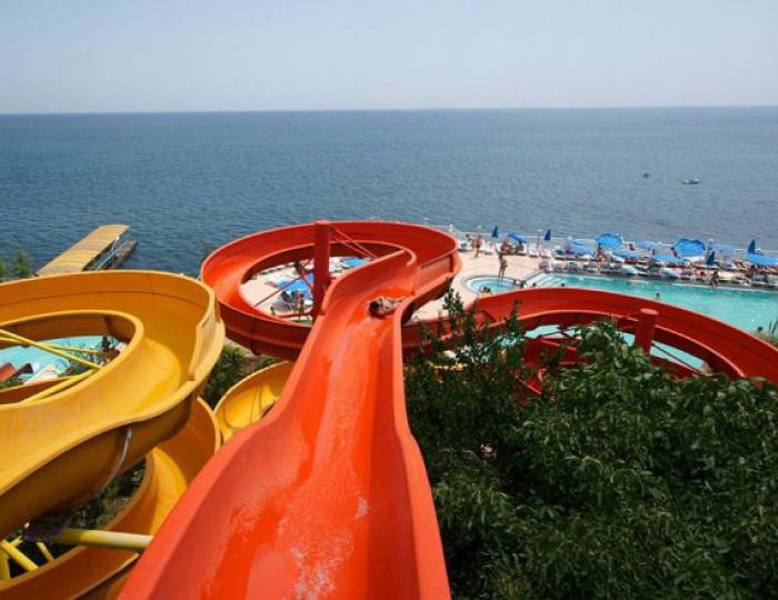 Аквапарк - Комплекс «Миндальная роща» Алушта